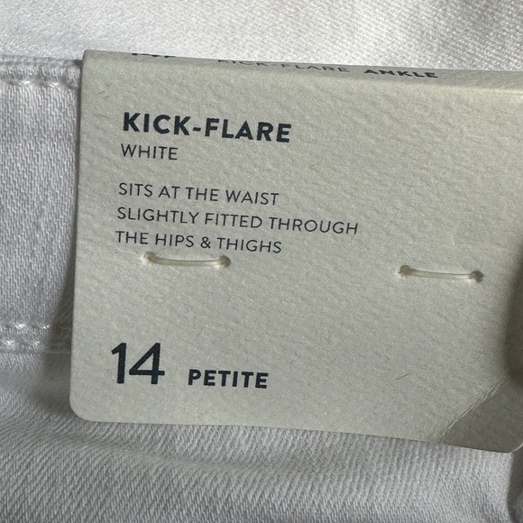 Brand New J. Jill Kick Flare White Jeans Size 14 Petite P Ankle length Raw Hem - Picture 5 of 8